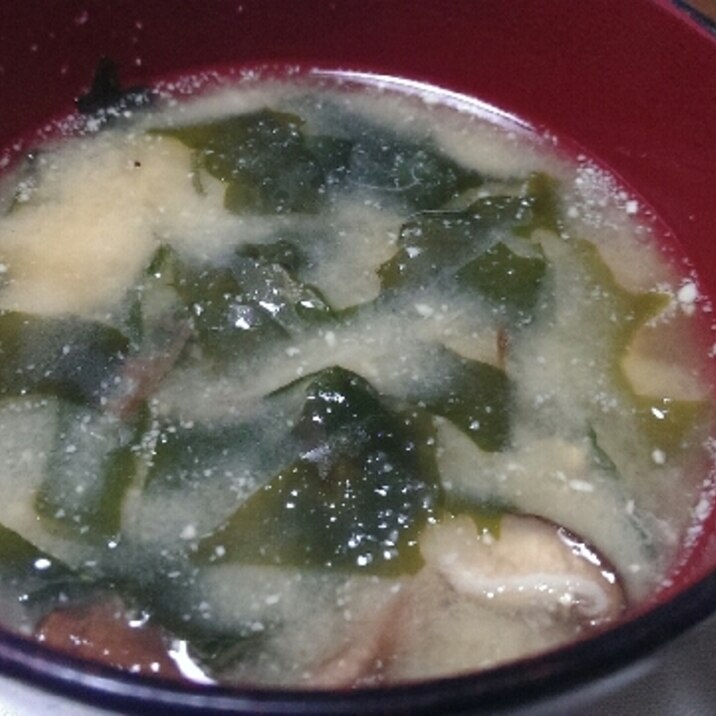 食物繊維たっぷり!おからパウダー入りワカメの味噌汁